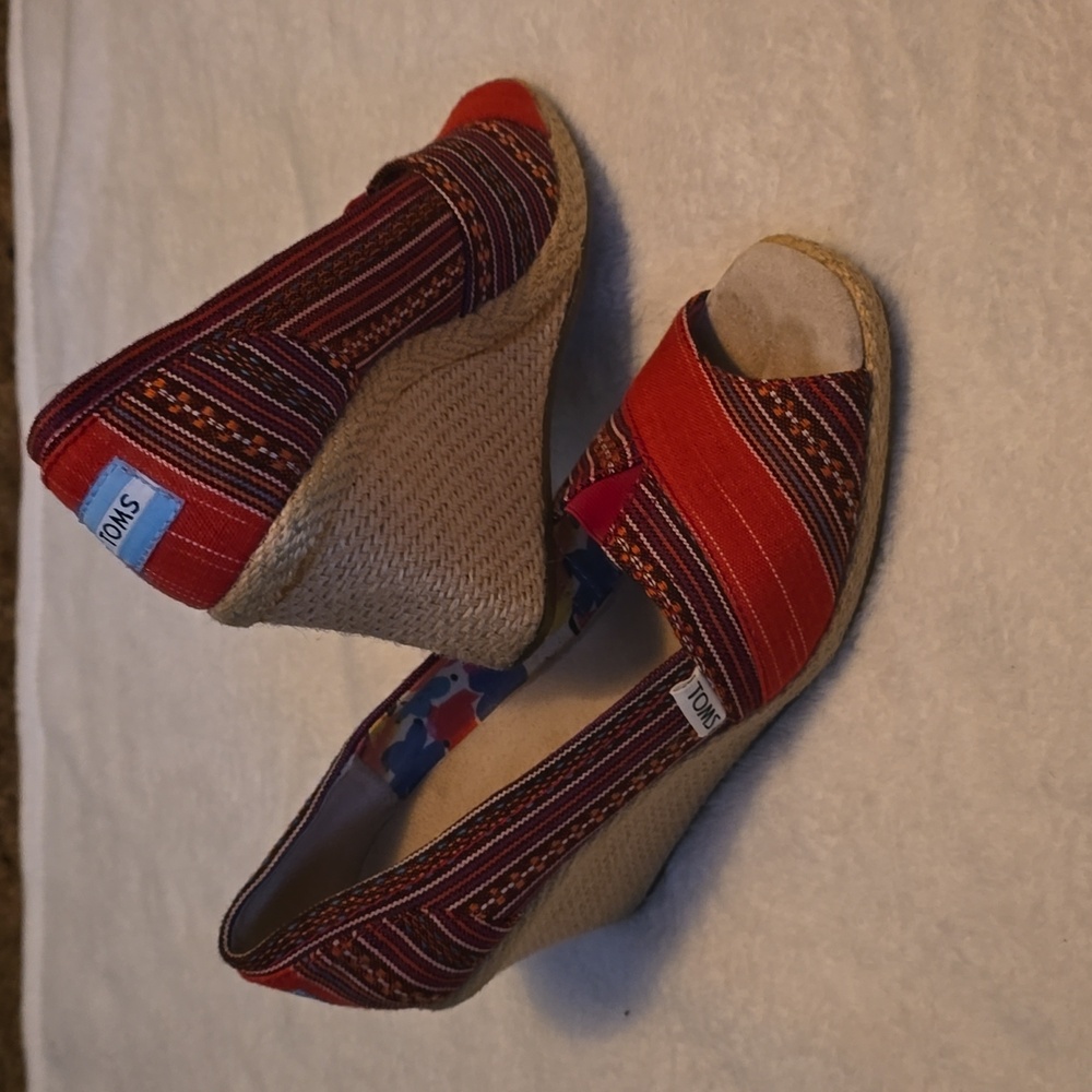 TOMS WEDGES 8 WIDE